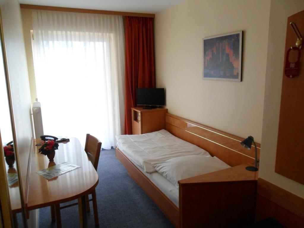 Hotel Europa Пфорцгейм Номер фото