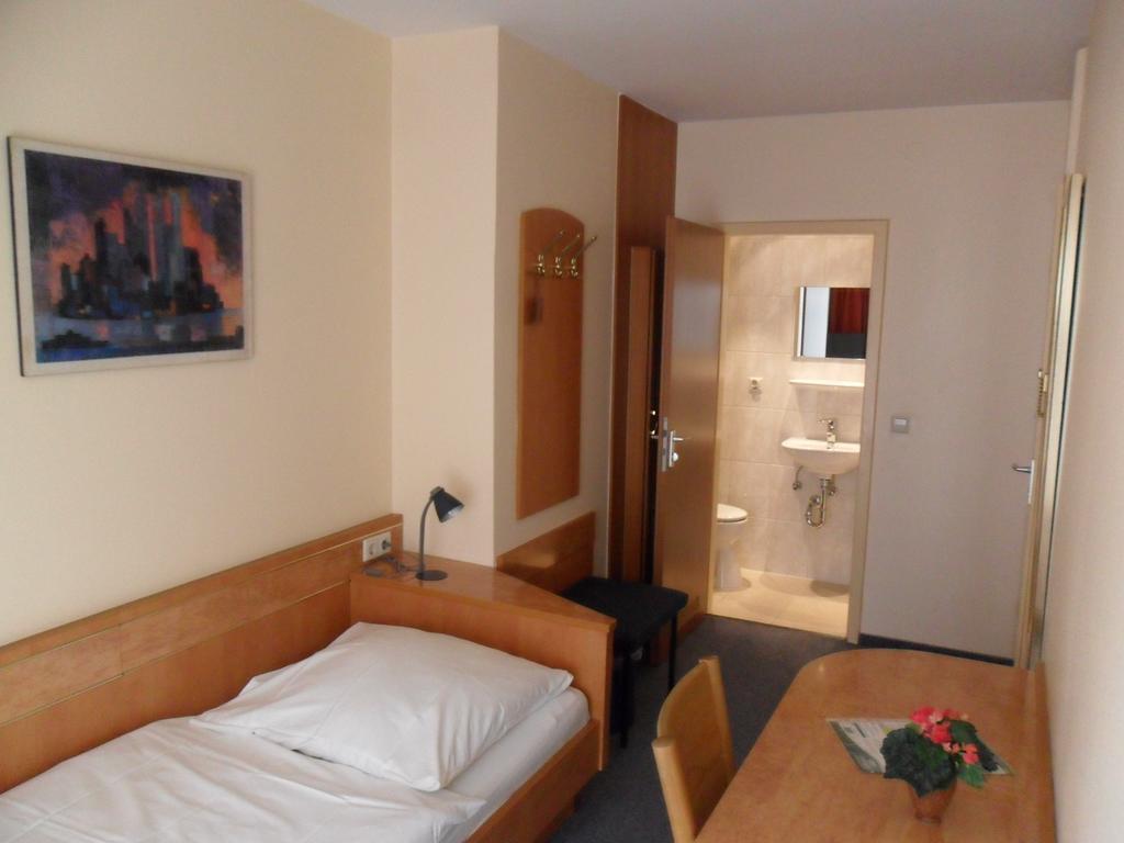 Hotel Europa Пфорцгейм Номер фото